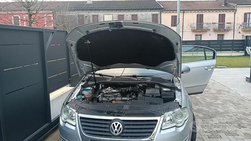 Usata VW Passat 110 CV (80 kW) 2006 Bianco Berlina