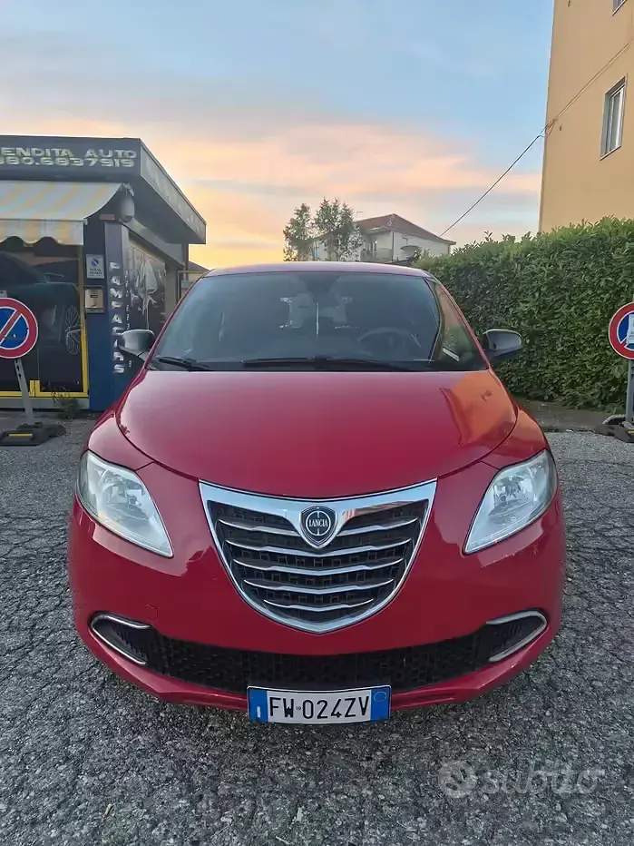 Usata Lancia Ypsilon 85 CV (62 kW) 2014 Rosso Utilitaria