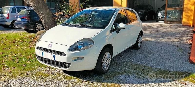 Usata Fiat Grande Punto Dynamic 69 CV (50 kW) 2013 Bianco Utilitaria