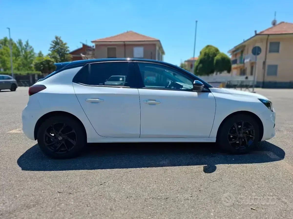 Usata Opel Corsa Design & Tech 75 CV (55 kW) 2023 Bianco Utilitaria