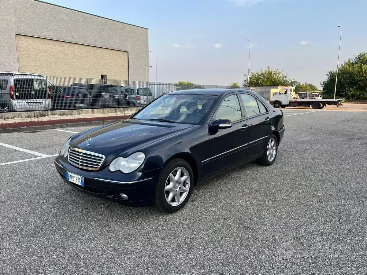 Usata Mercedes C240 Avantgarde 170 CV (125 kW) 2000 Bluazzurro Berlina