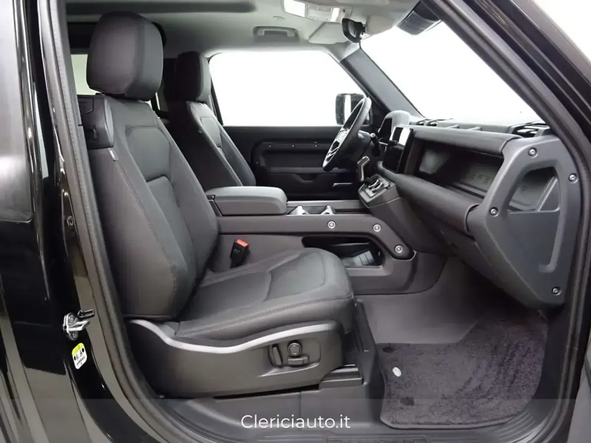 Nuova Land Rover Defender SE Dynamic 200 CV (147 kW) 2025 Nero SUV
