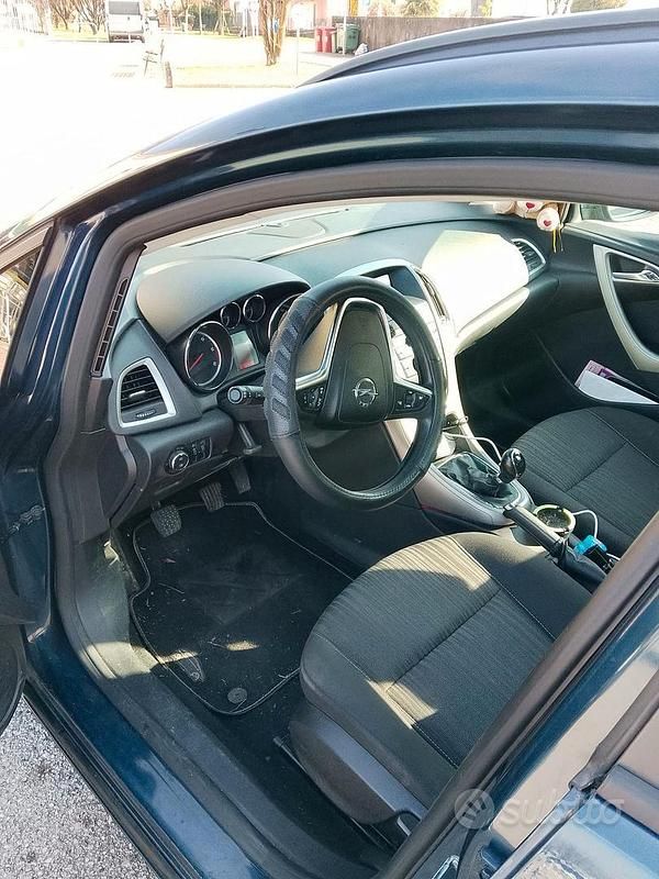Usata Opel Astra 60 CV (44 kW) 2012 Station wagon