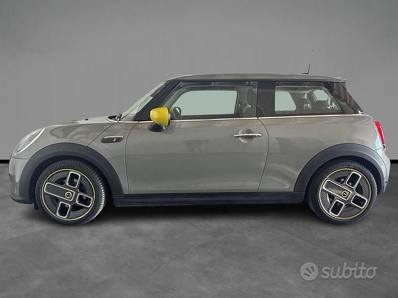 Usata Mini Cooper SE Classic 135 kW (184 CV) 2022 Grigio Utilitaria