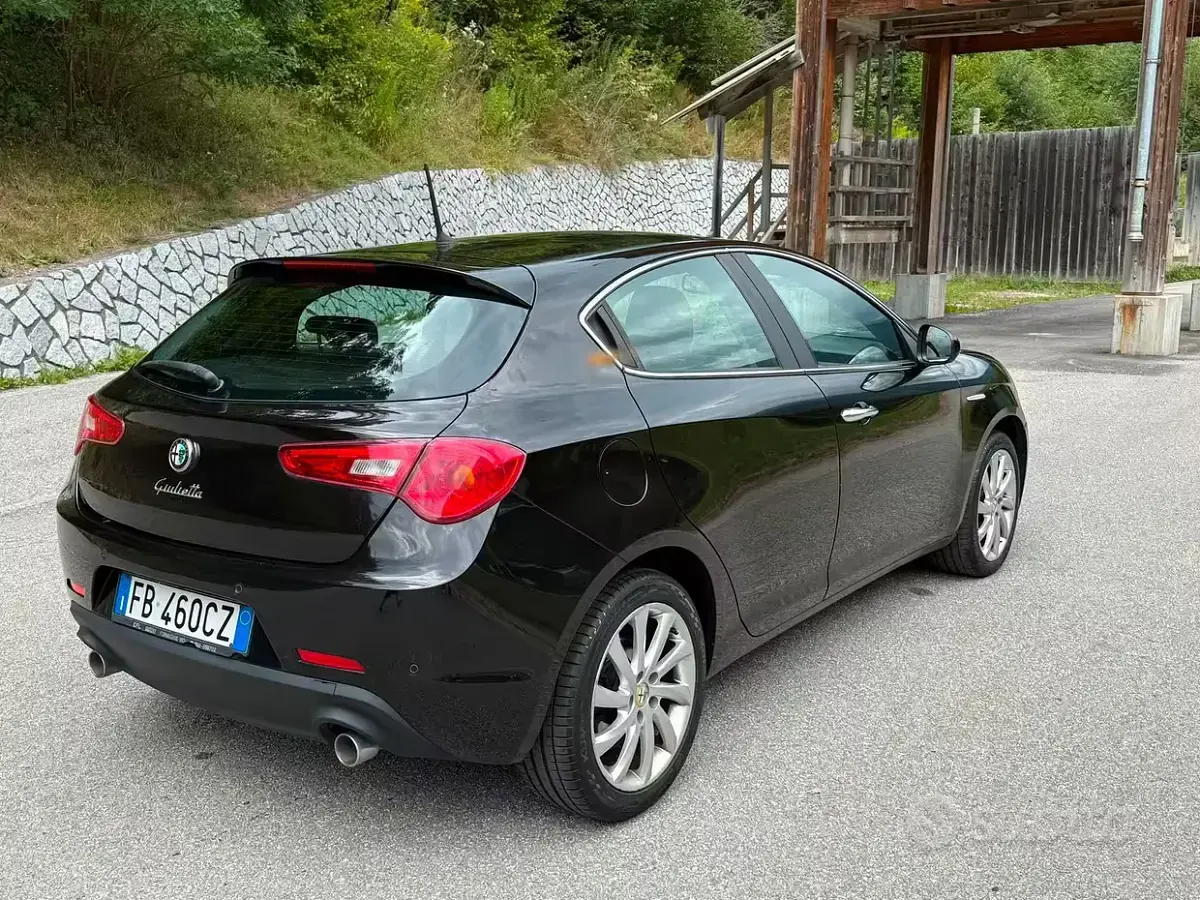 Usata Alfa Romeo Giulietta Exclusive 150 CV (110 kW) 2015 Nero Utilitaria