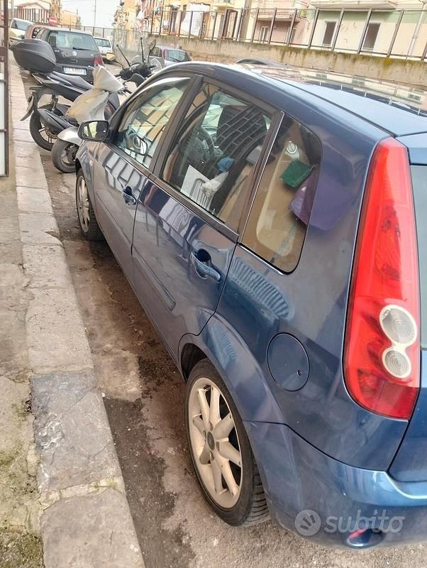Usata Ford Fiesta 2007 Blu Berlina