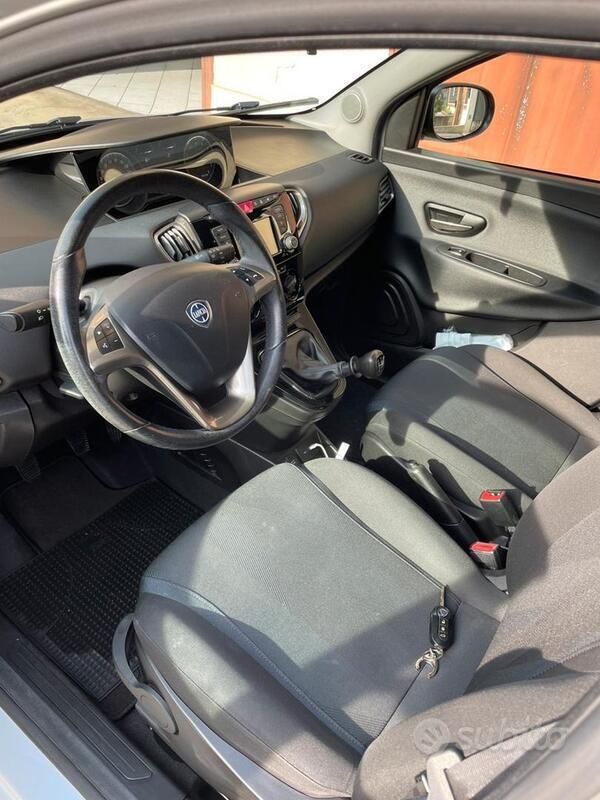 Usata Lancia Ypsilon 69 CV (50 kW) 2018 Utilitaria