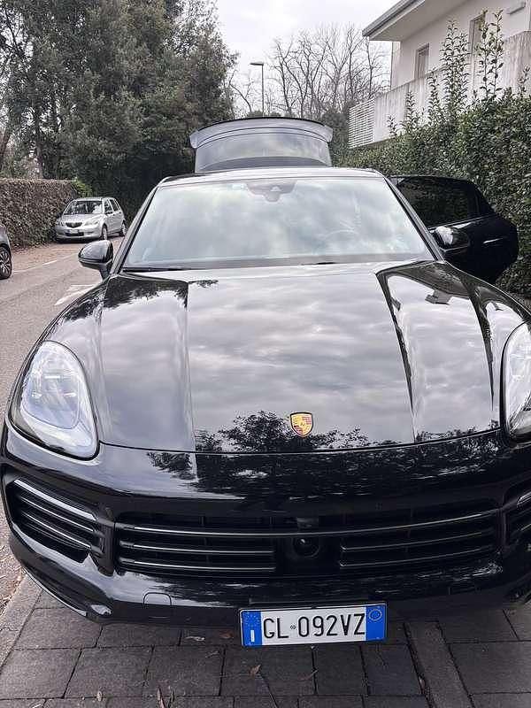Nero Usata 2023 Porsche Cayenne Platinum Edition SUV | 94.000 € (Super prezzo) - Immagine 1/4