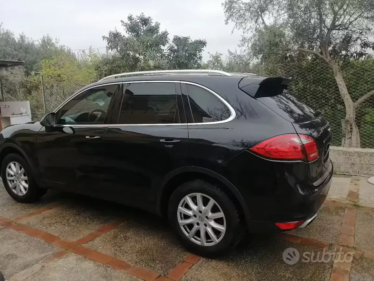 Usata Porsche Cayenne 2012 Nero SUV