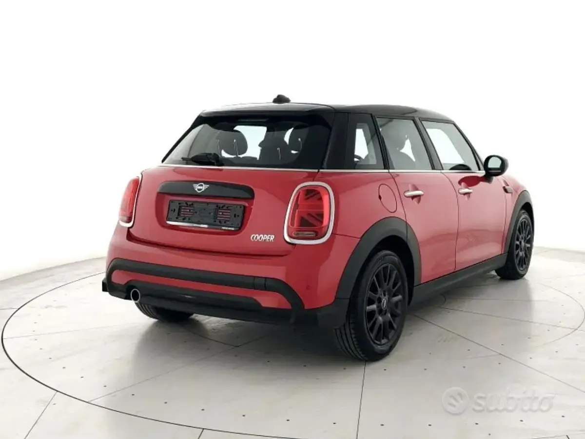 Usata Mini Cooper Classic 136 CV (100 kW) 2024 Chili red Utilitaria