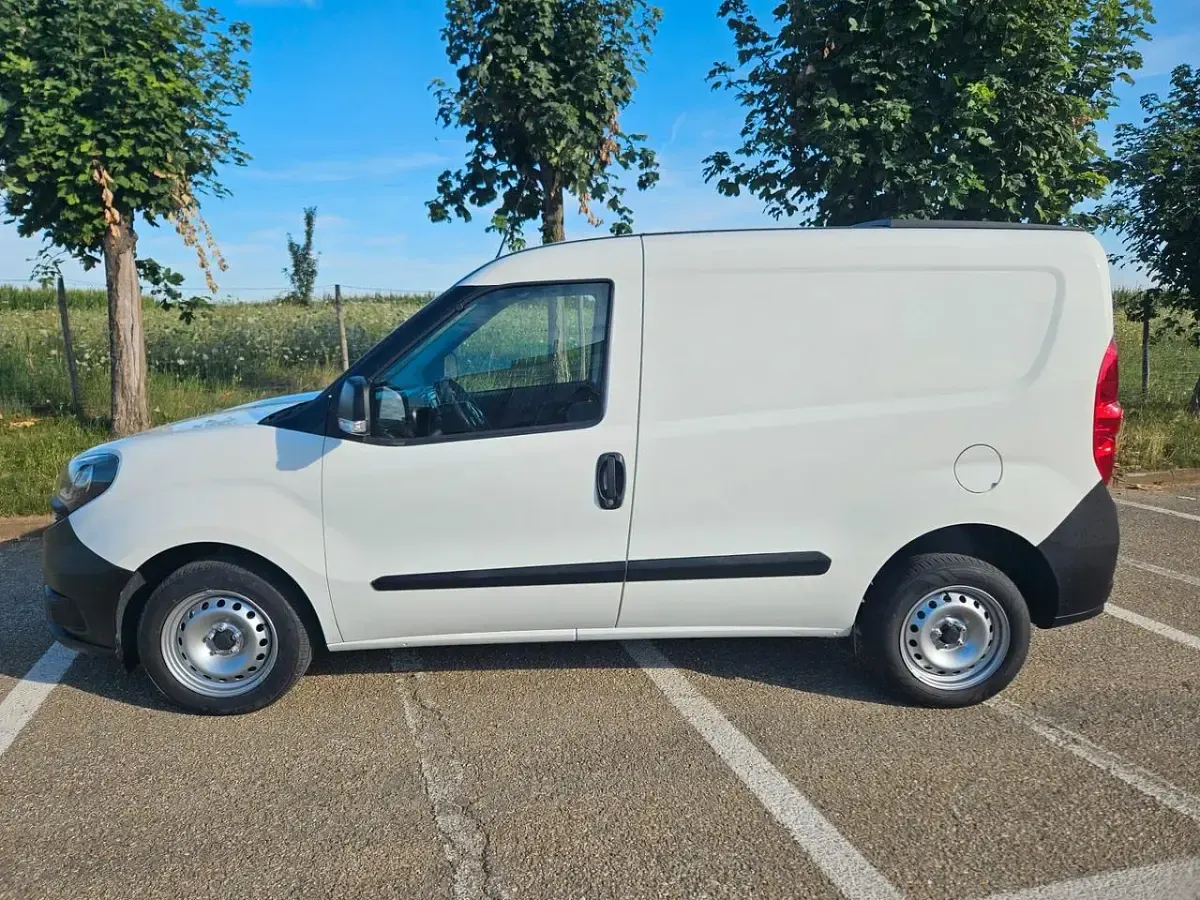 Usata Fiat Doblò Lounge 95 CV (69 kW) 2020 Bianco Monovolume