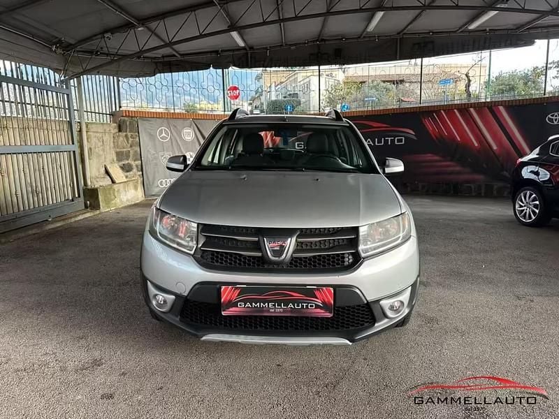 Usata Dacia Sandero Stepway 90 CV (66 kW) 2014 Argento Berlina