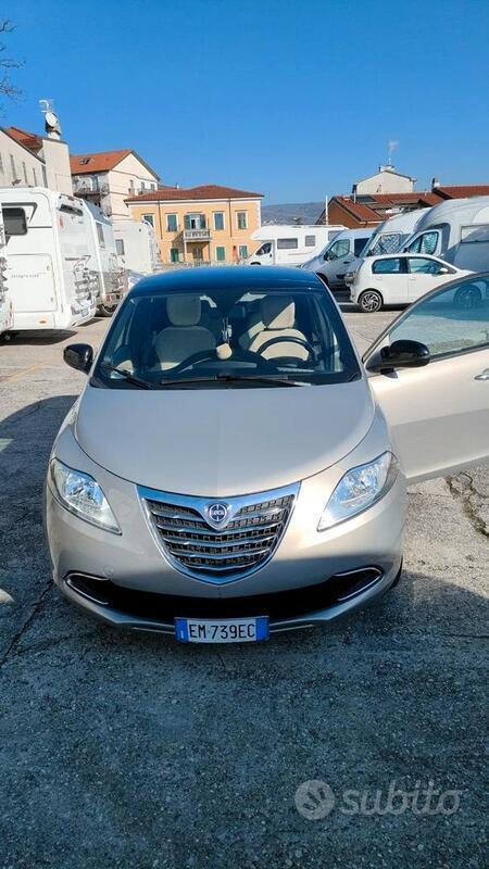 Usato 2013 Lancia Ypsilon 1.2 Benzin 69 CV (7.200 €)