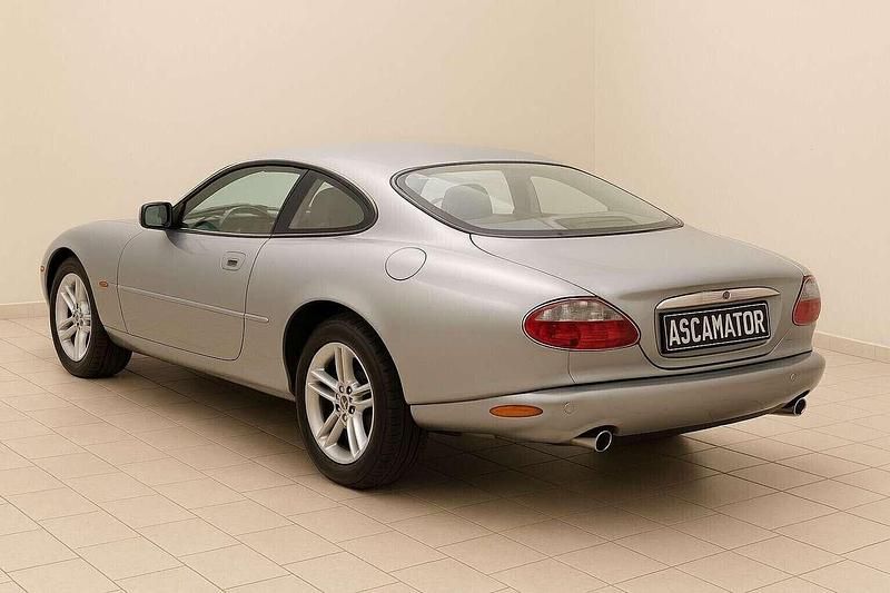 Usata Jaguar XK8 298 CV (219 kW) 2003 Grigio Coupé