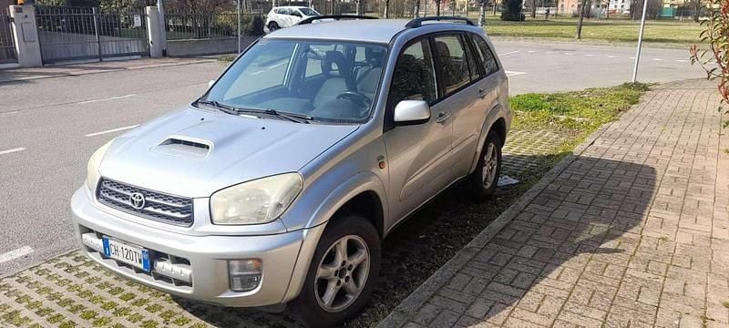Usata Toyota RAV4 116 CV (85 kW) 2003 Argento SUV