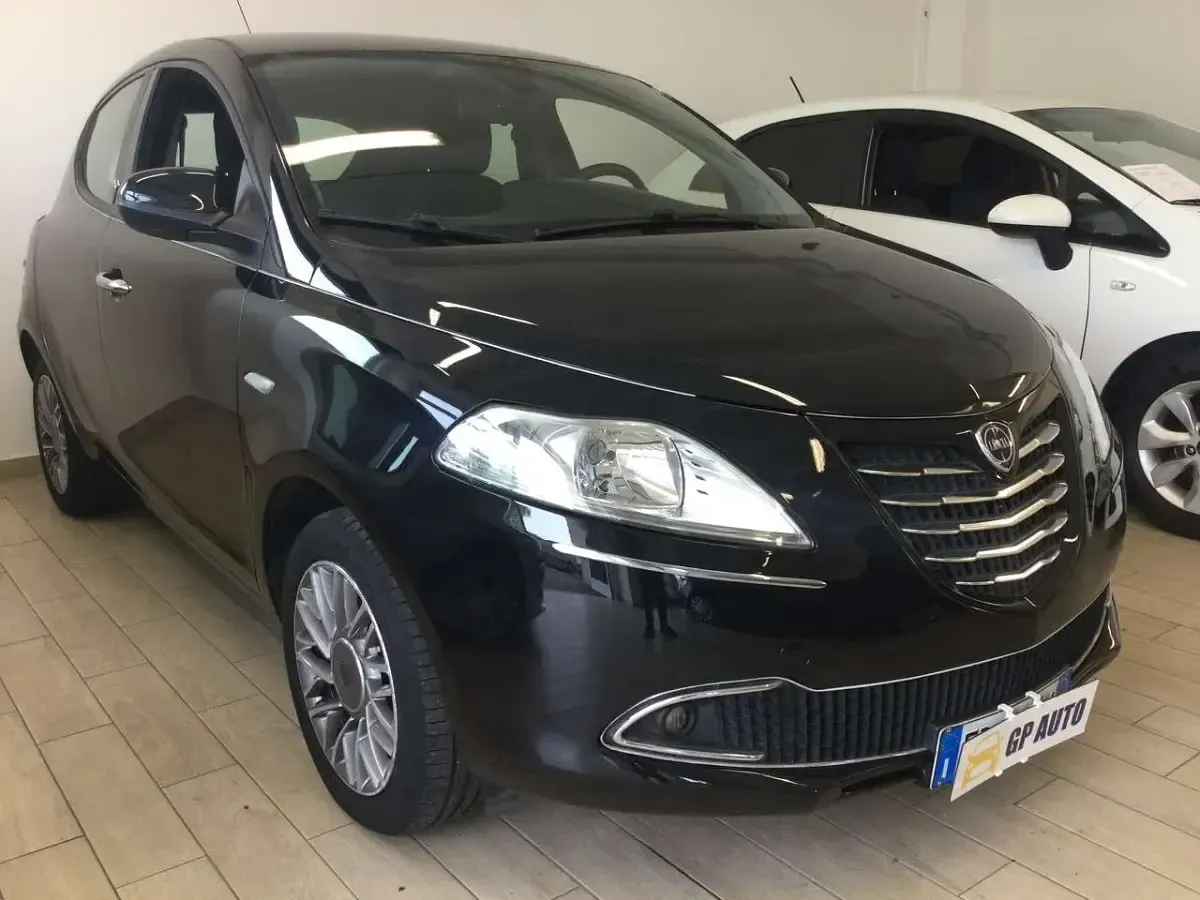 Usata Lancia Ypsilon Platinum 86 CV (63 kW) 2013 Nero Utilitaria