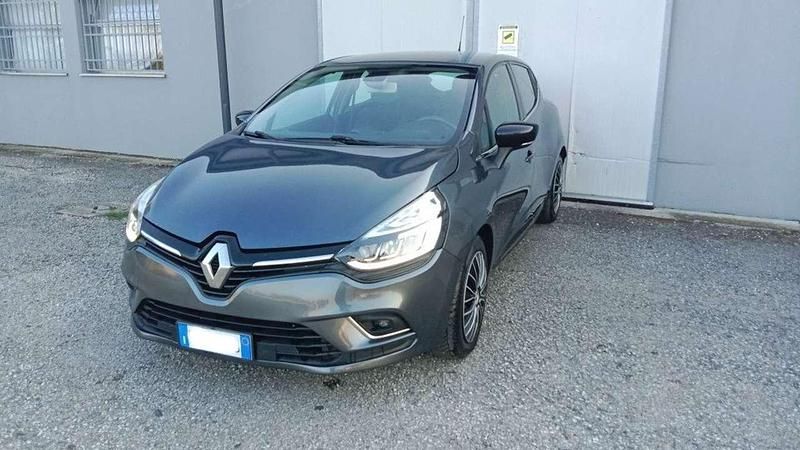 Grigio Usata 2019 Renault Clio IV Zen Tre volumi | 8500 € (Buon prezzo) - Immagine 1/4