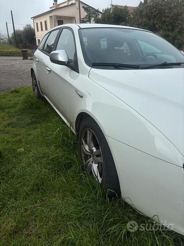 Usata Alfa Romeo 159 120 CV (88 kW) 2011 Bianco Berlina