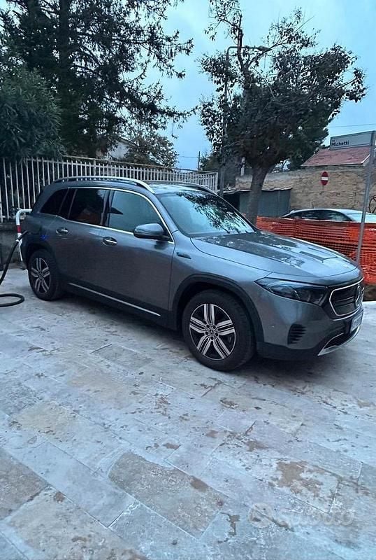 Usata Mercedes EQB300 167 kW (228 CV) 2023 Grigio SUV