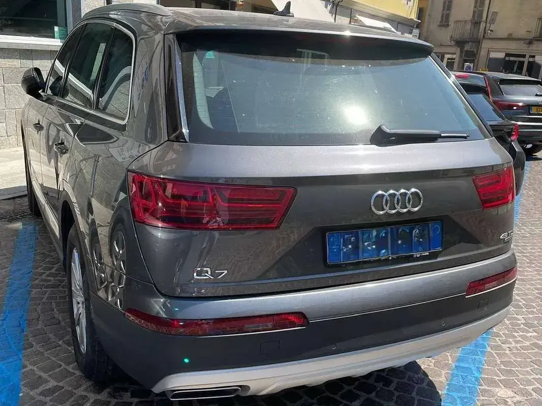 Usata Audi Q7 Ambiente 231 CV (169 kW) 2019 Grigio SUV