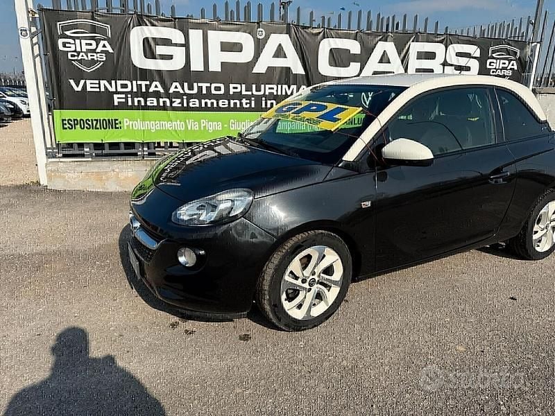 Usata Opel Adam Glam 87 CV (63 kW) 2015 Nero Utilitaria