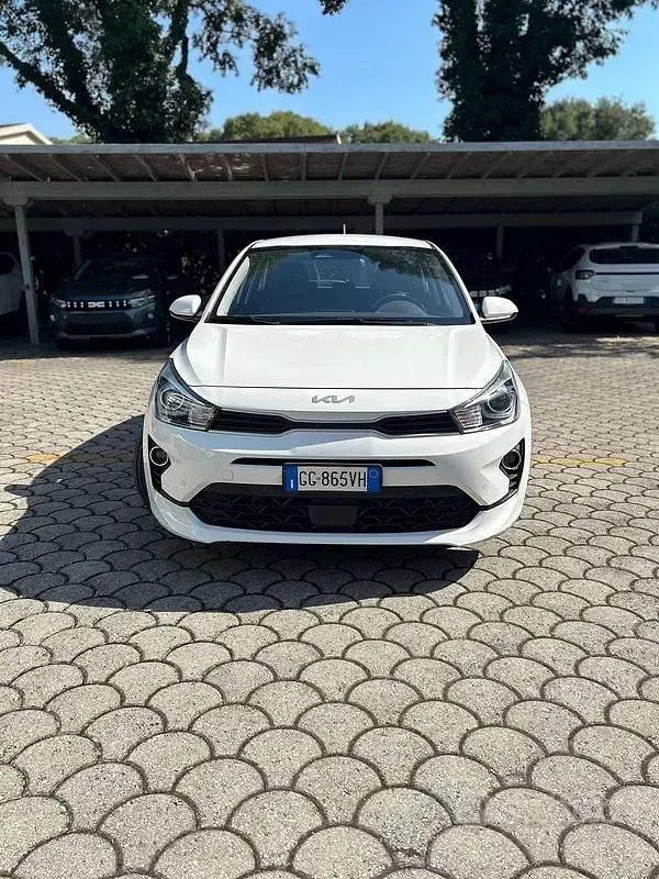 Usata Kia Rio Style 85 CV (62 kW) 2022 Bianco Berlina