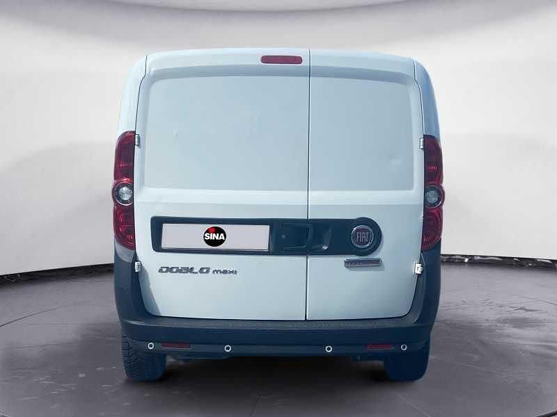 Usata Fiat Doblò 105 CV (77 kW) 2021 Bianco Monovolume