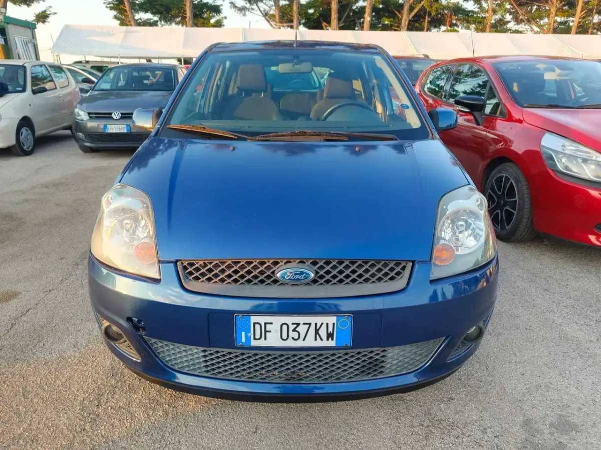 Usata Ford Fiesta 68 CV (50 kW) 2007 Blu/azzurro Utilitaria