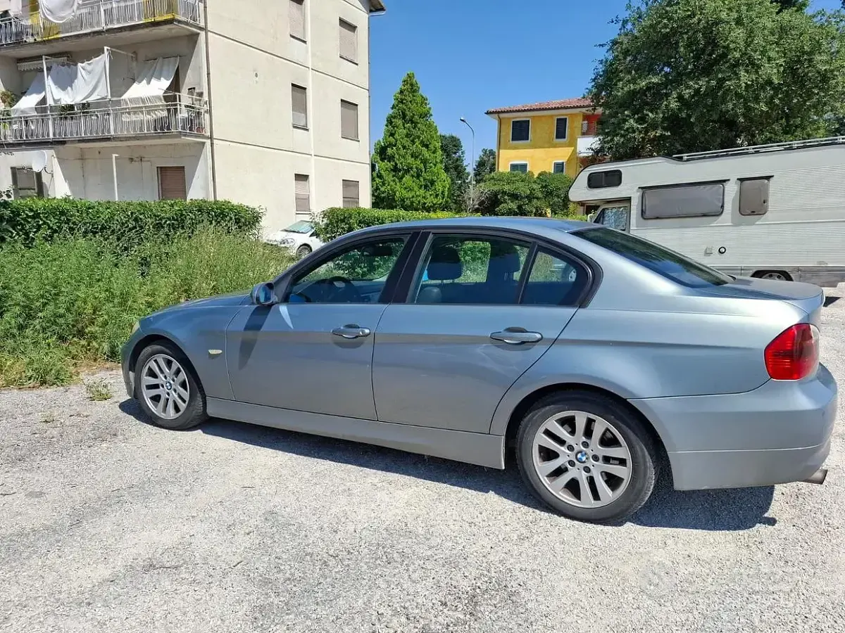 Usata BMW 320 163 CV (119 kW) 2006 Bluazzurro Berlina