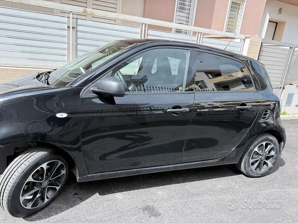 Usata Smart ForFour 71 CV (52 kW) 2019 Nero Utilitaria