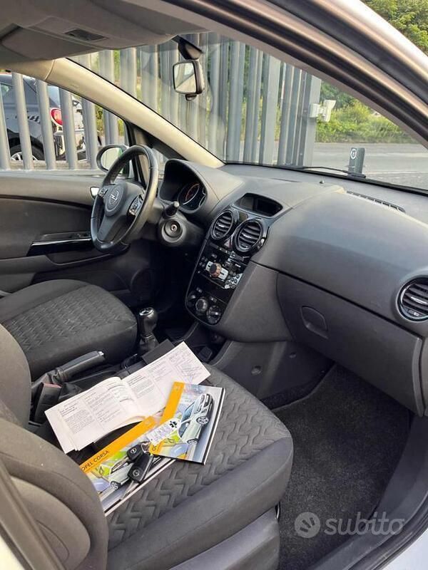 Usata Opel Corsa 86 CV (63 kW) 2013 Bianco Berlina