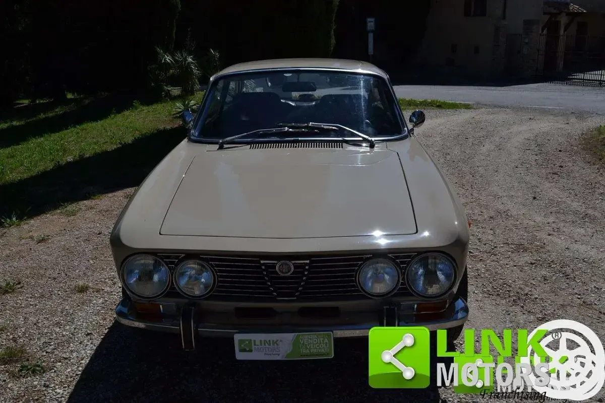 Usata Alfa Romeo 2000 Veloce 129 CV (94 kW) 1972 Beige Coupé