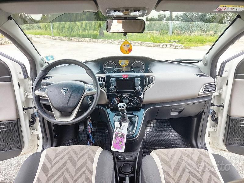 Usata Lancia Ypsilon Gold 69 CV (50 kW) 2018 Bianco Utilitaria