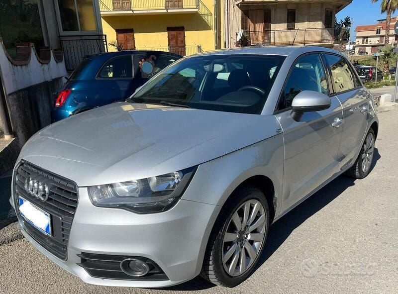 Grigio Usata 2014 Audi A1 Ambition Due volumi | 11.999 € (Buon prezzo) - Immagine 1/2