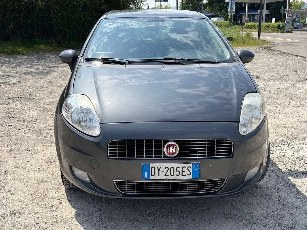 Usata Fiat Grande Punto Dynamic 77 CV (56 kW) 2009 Grigio Utilitaria