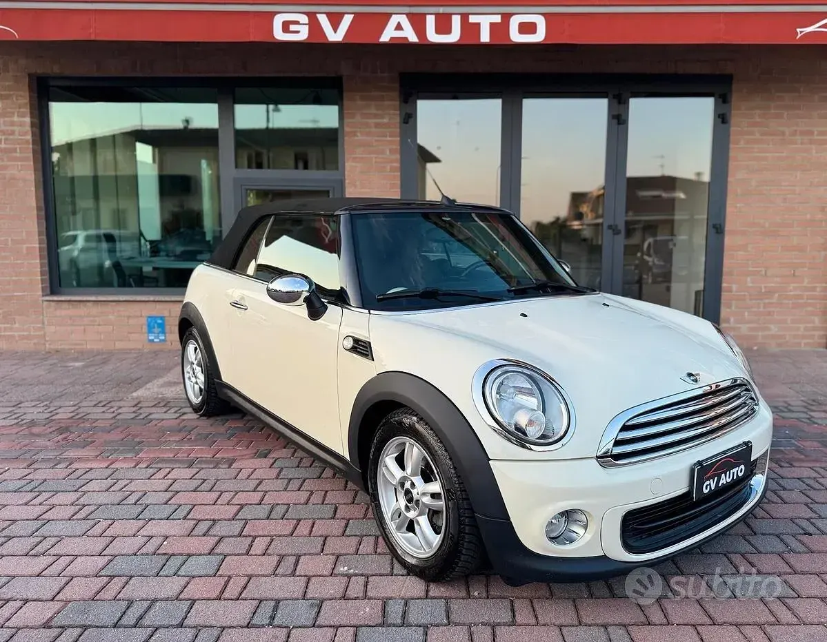Usata Mini One Cabriolet 98 CV (72 kW) 2012 Beige Cabrio