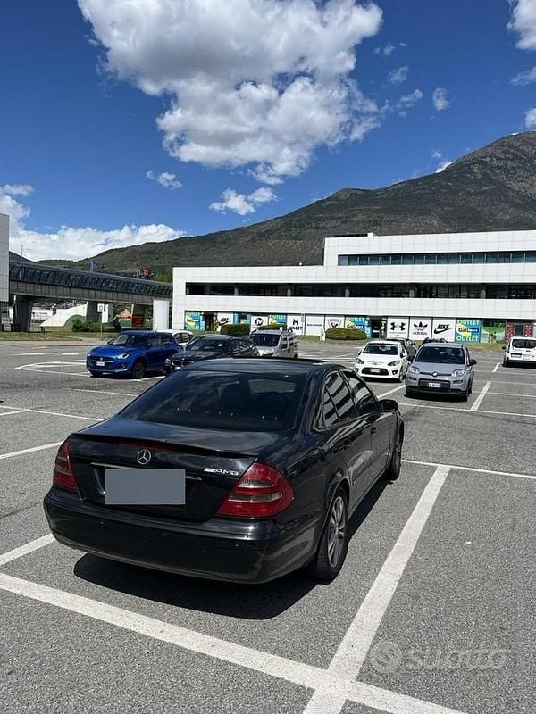 Usata Mercedes E220 150 CV (110 kW) 2004 Nero Berlina