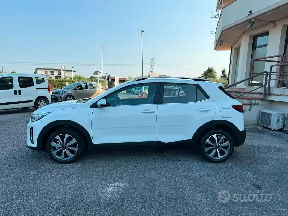 Usata Kia Stonic Style 82 CV (60 kW) 2021 Bianco SUV