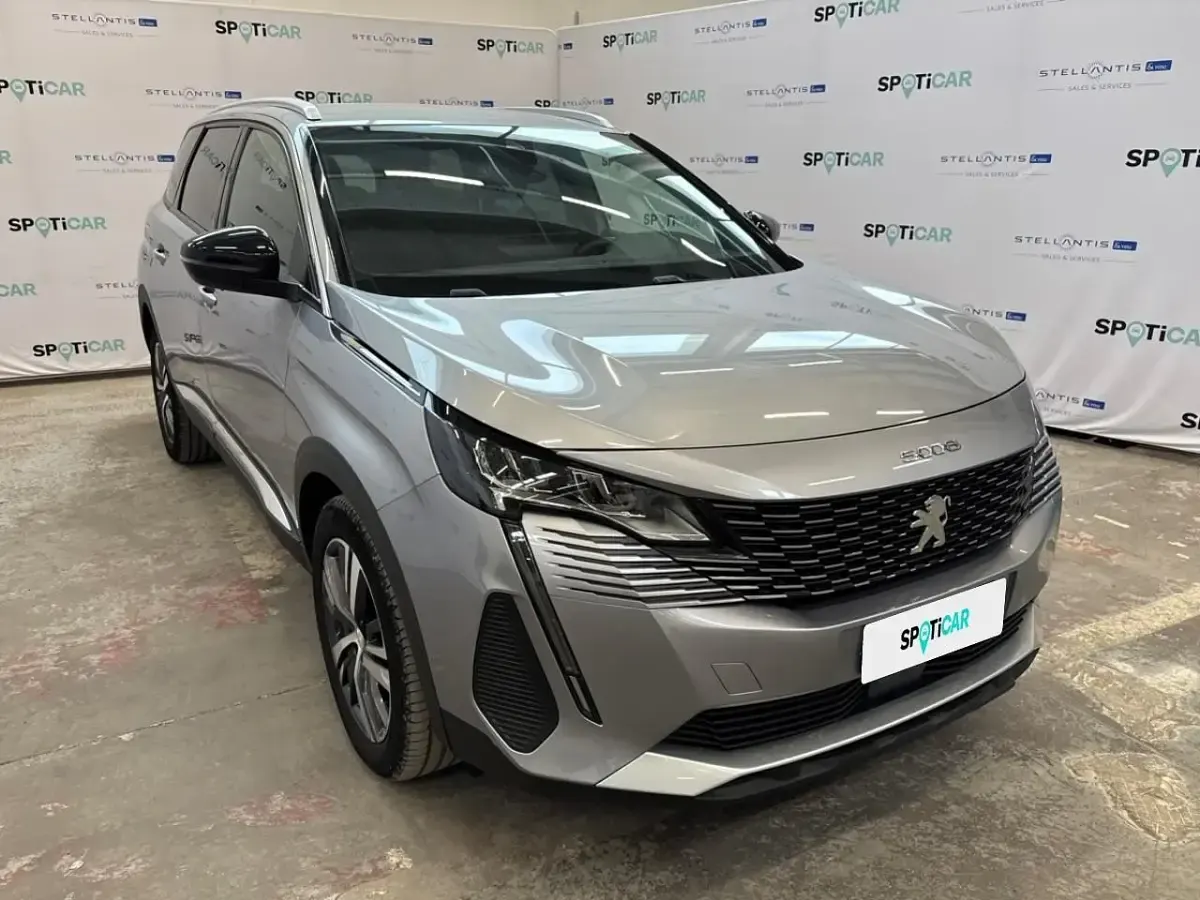 Usata Peugeot 5008 Allure 131 CV (96 kW) 2024 Grigio SUV
