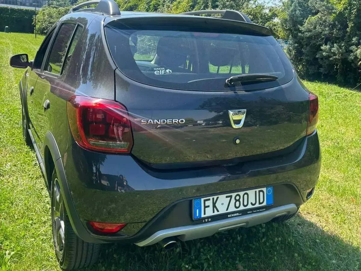 Usata Dacia Sandero Stepway 90 CV (66 kW) 2017 Grigio Berlina