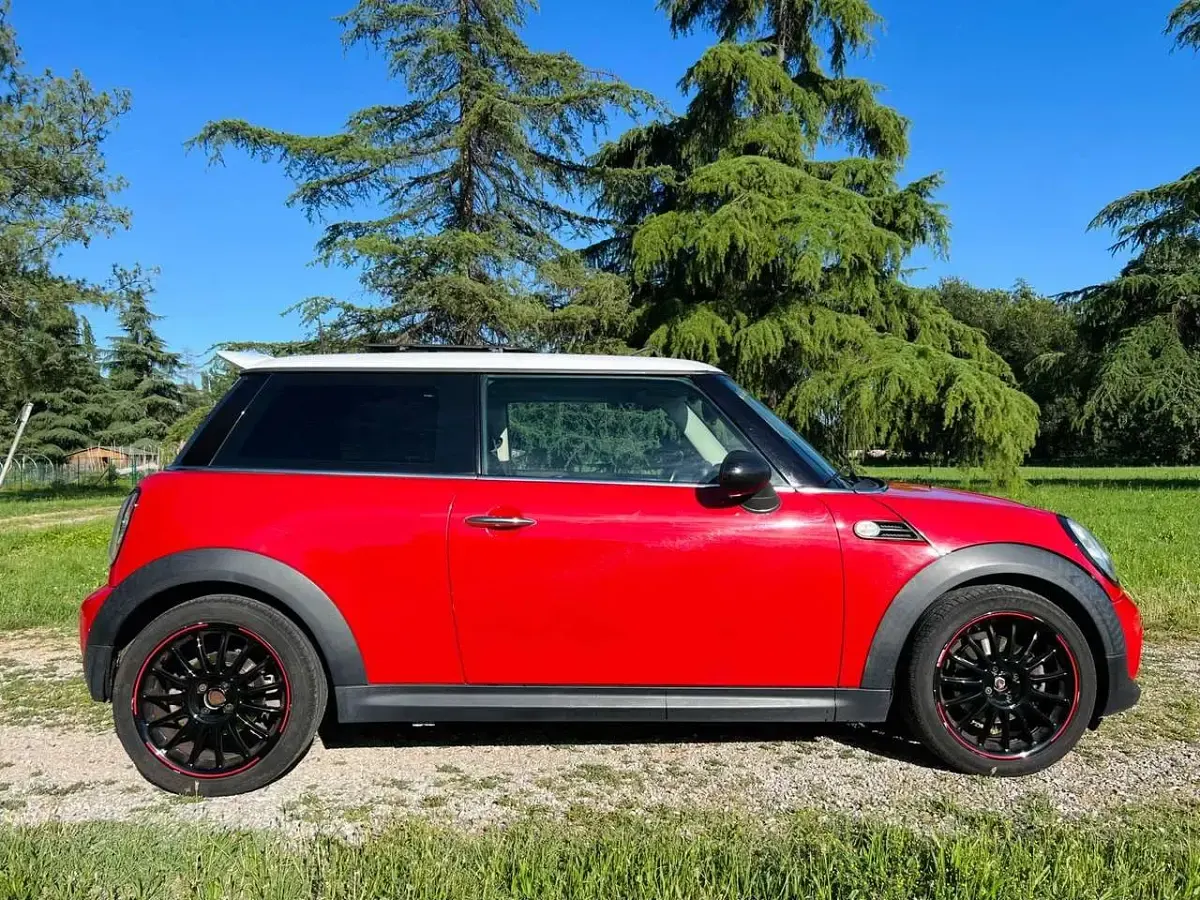 Usata Mini ONE 75 CV (55 kW) 2012 Rosso Utilitaria