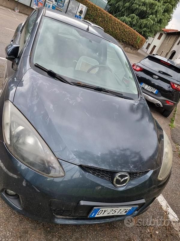 Usata Mazda 2 68 CV (50 kW) 2009 Grigio Utilitaria