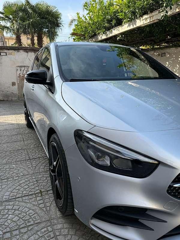Usata Mercedes B200 150 CV (110 kW) 2019 Argento Monovolume