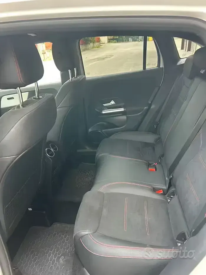 Usata Mercedes GLA200 AMG line 163 CV (119 kW) 2024 Bianco SUV