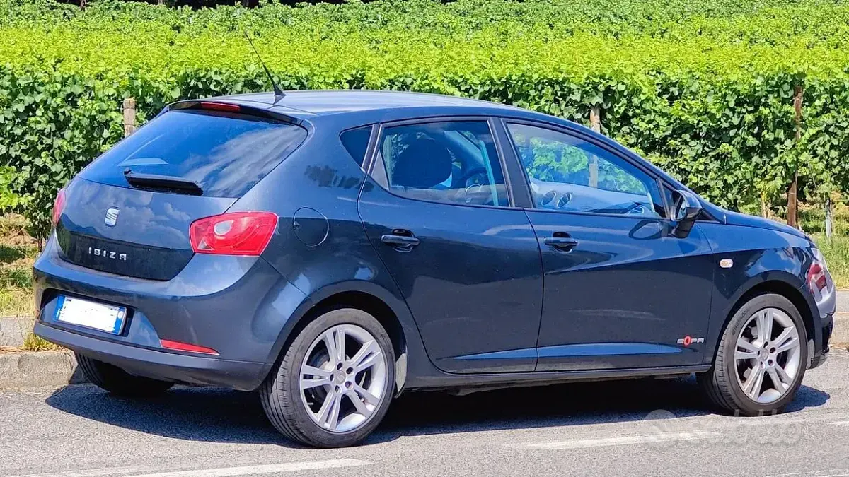 Usata Seat Ibiza Copa 85 CV (62 kW) 2011 Grigio Berlina