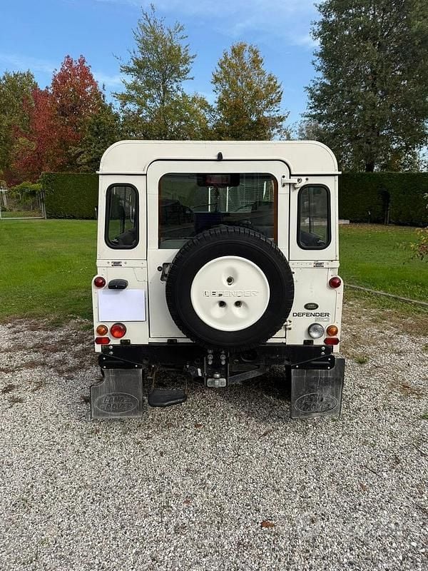 Usata Land Rover Defender 122 CV (89 kW) 2001 Bianco SUV