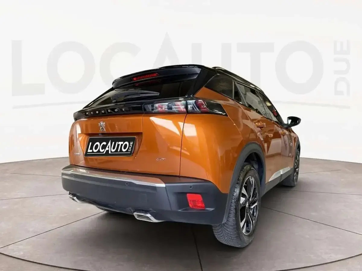 Usata Peugeot 2008 GT 131 CV (96 kW) 2023 Arancione SUV