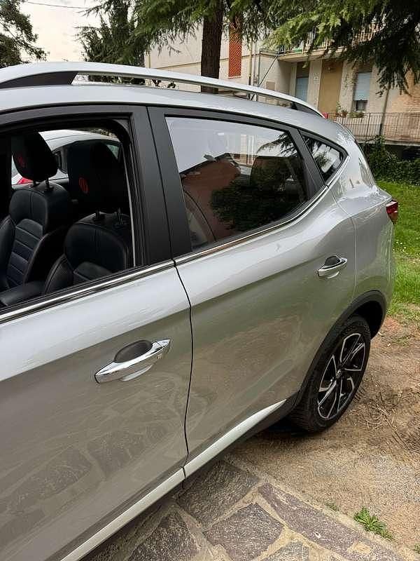 Usata MG ZS Luxury 111 CV (81 kW) 2023 Argento SUV