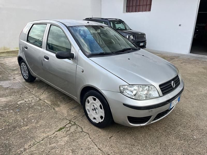 Usata Fiat Punto Active 70 CV (51 kW) 2005 Grigio Berlina