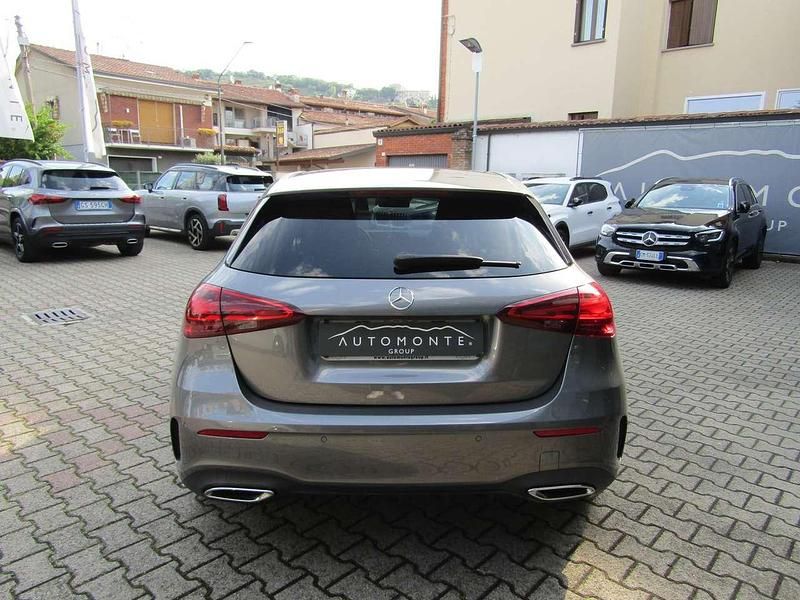 Usata Mercedes A180 AMG Line Premium 116 CV (85 kW) 2024 Grigio montagna Berlina